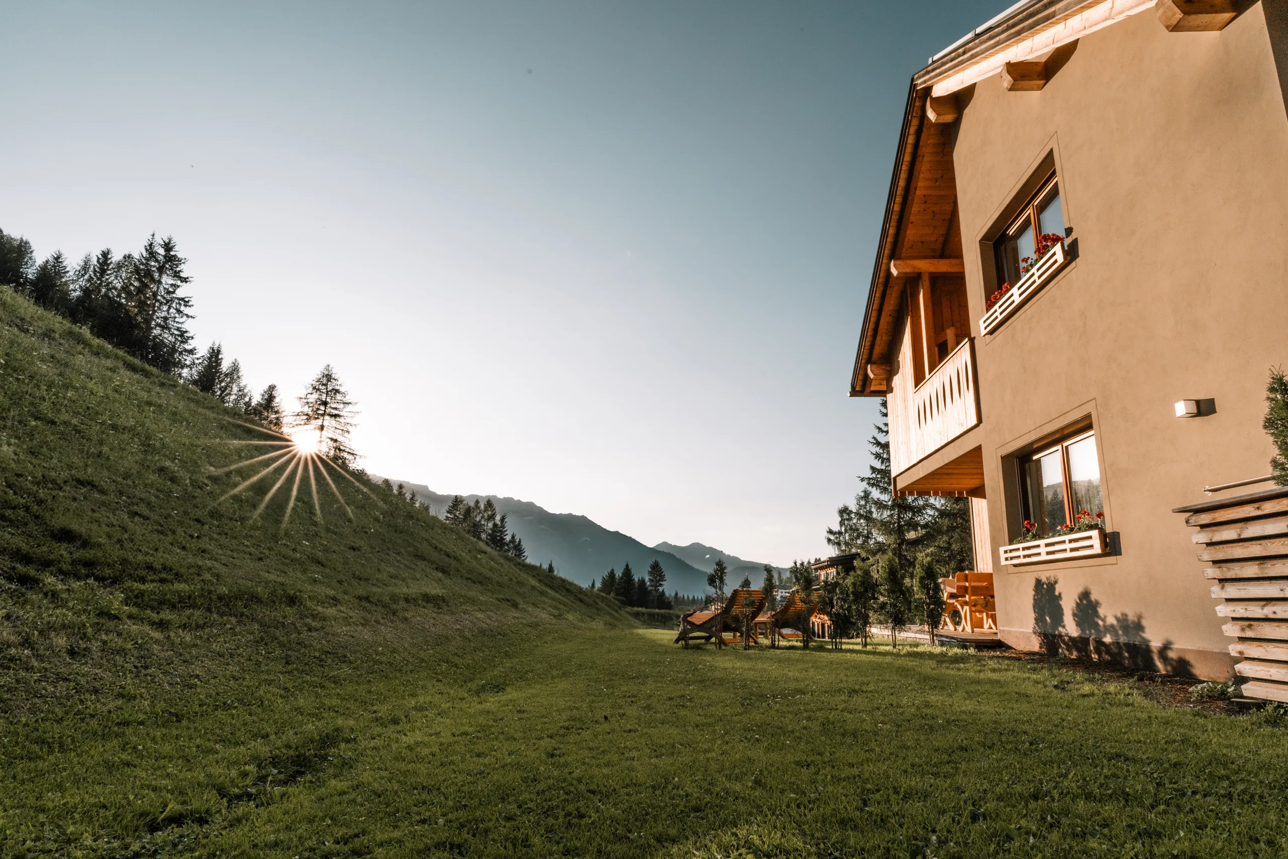 Chalet di ospitalità alpina Planat in Alta Badia all’ora dorata