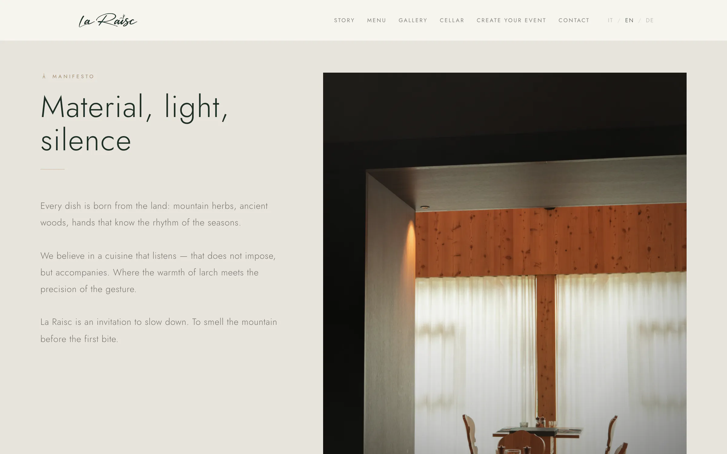 laraisc.com: “Material, light, silence” beside the wooden dining room